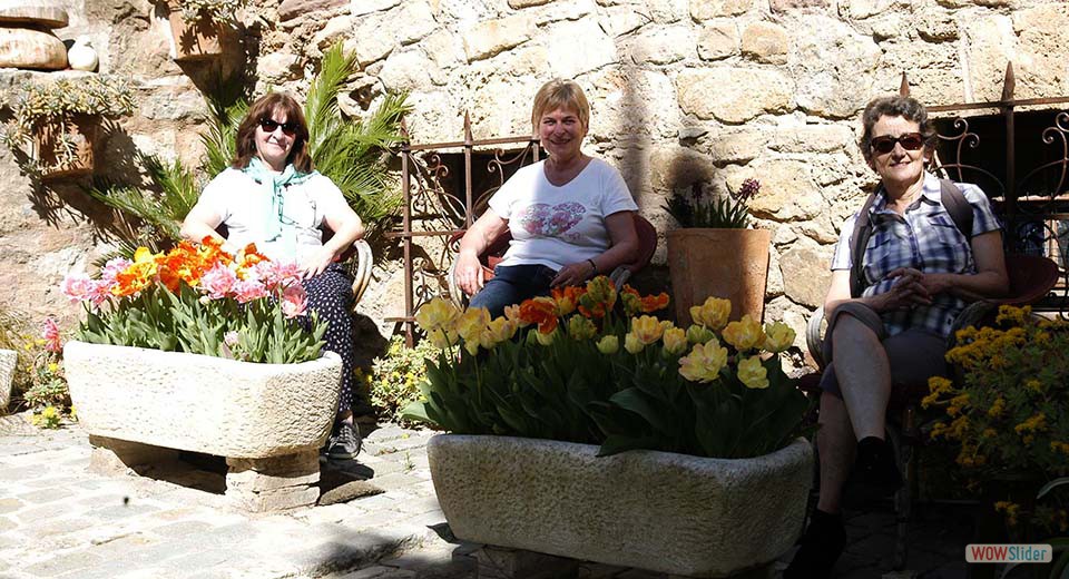 27 - Les Arcs. Maryvonne, Claude, Louise-Anne. Du soleil, du soleil... 