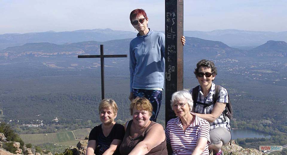 19 - Véronique, Claude, Marie-Laure, Colette et Louise-Anne, aux 3 croix du rocher de Roquebrune