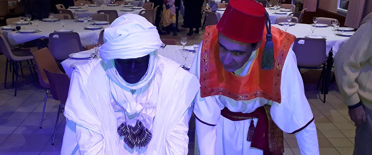 L'Emir Obolant et le Cheick Oporhteur en grande conversation. <i>« Si j'avais Sultan qu'il ferait, je serais resté sous la Ko'weit »